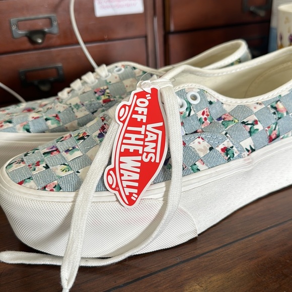 #30S NEW WITH TAGS VANS WOVEN FLORAL MULTI STACKFORM SNEAKERS - Picture 4 of 11